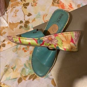 Cute turquoise wedge with floral detail